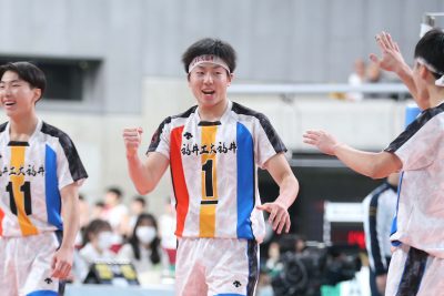 春高準Vの福井工大附福井高が着用したカラフルユニの正体。いつもの“ACミラン”風ではない!? | 月バレ.com【月刊バレーボール】