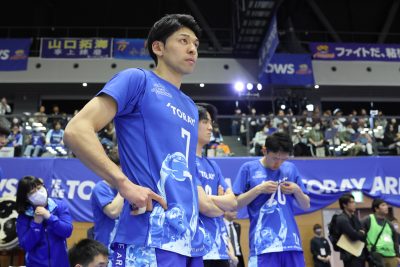 23-24シーズンは“企画ユニフォーム元年”だった!? Vリーグ男子の斬新デザイン3選〔東レアローズ〕 | 月バレ.com【月刊バレーボール】